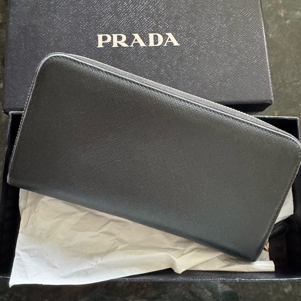 Prada Black Saffiano Leather Accessory - Picture 4 of 10